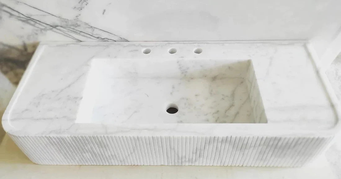 Mueble de baño de mármol blanco de Carrara para montaje en pared, con frente acanalado (Ancho) 41 cm (Largo) 97 cm (Alto) 16 cm