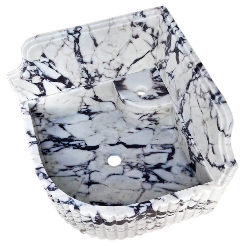 Lavabo d'angle de salle de bains en marbre Calacatta Viola, à fixation murale, à bords cannelés, avec dosseret de 21 cm