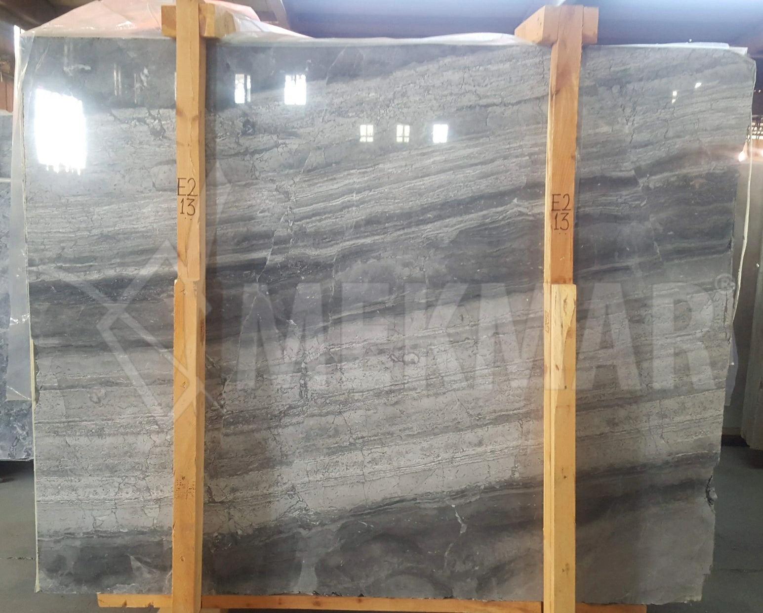 Dalle de marbre « Puffin Grey » à veines apparentes - 2