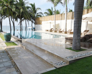 Escaleras de travertino con veteado clásico - 1