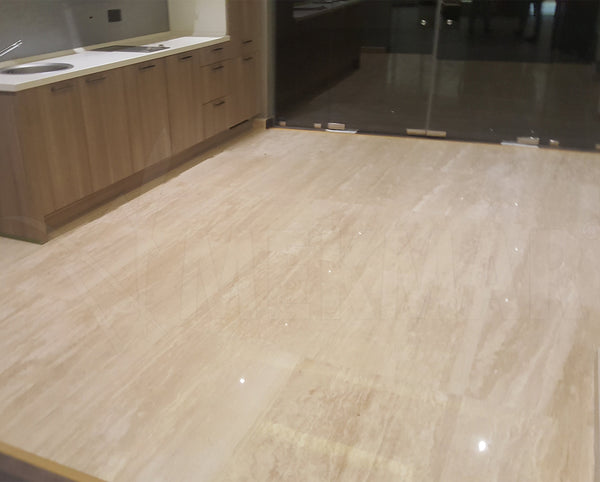 ترافرتين كلاسيكي بقطع عروقي مصقول