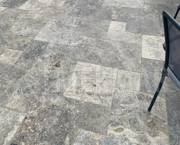 Travertino gris plateado