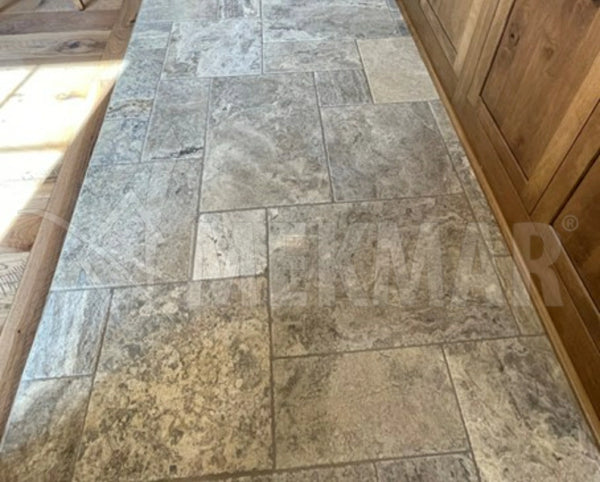 Travertino gris plateado