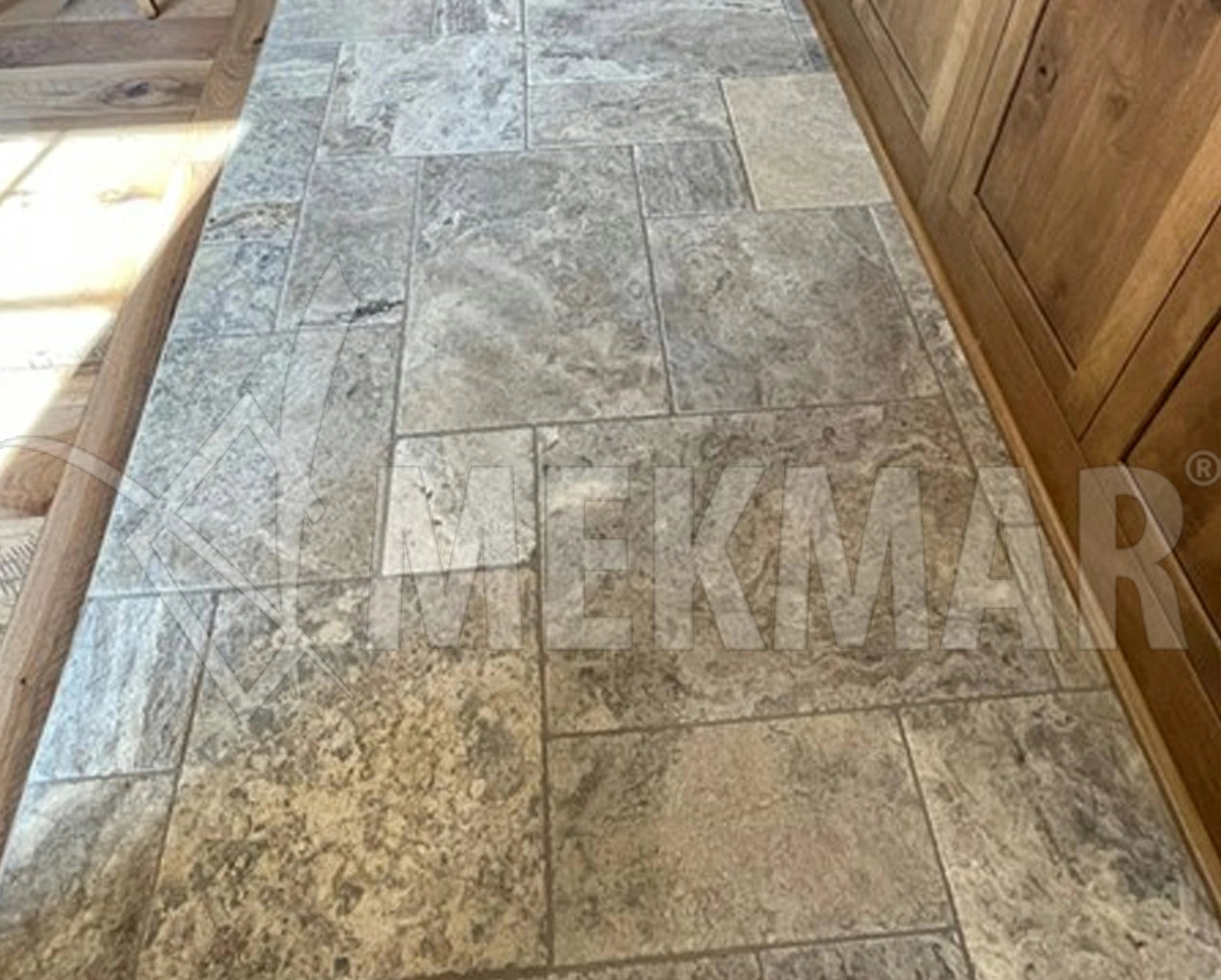 Conjunto de motivos en travertino gris plateado - 8