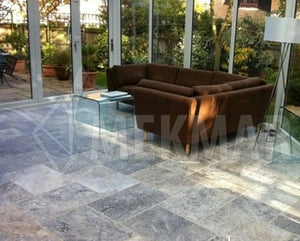 Conjunto de motivos en travertino gris plateado - 4